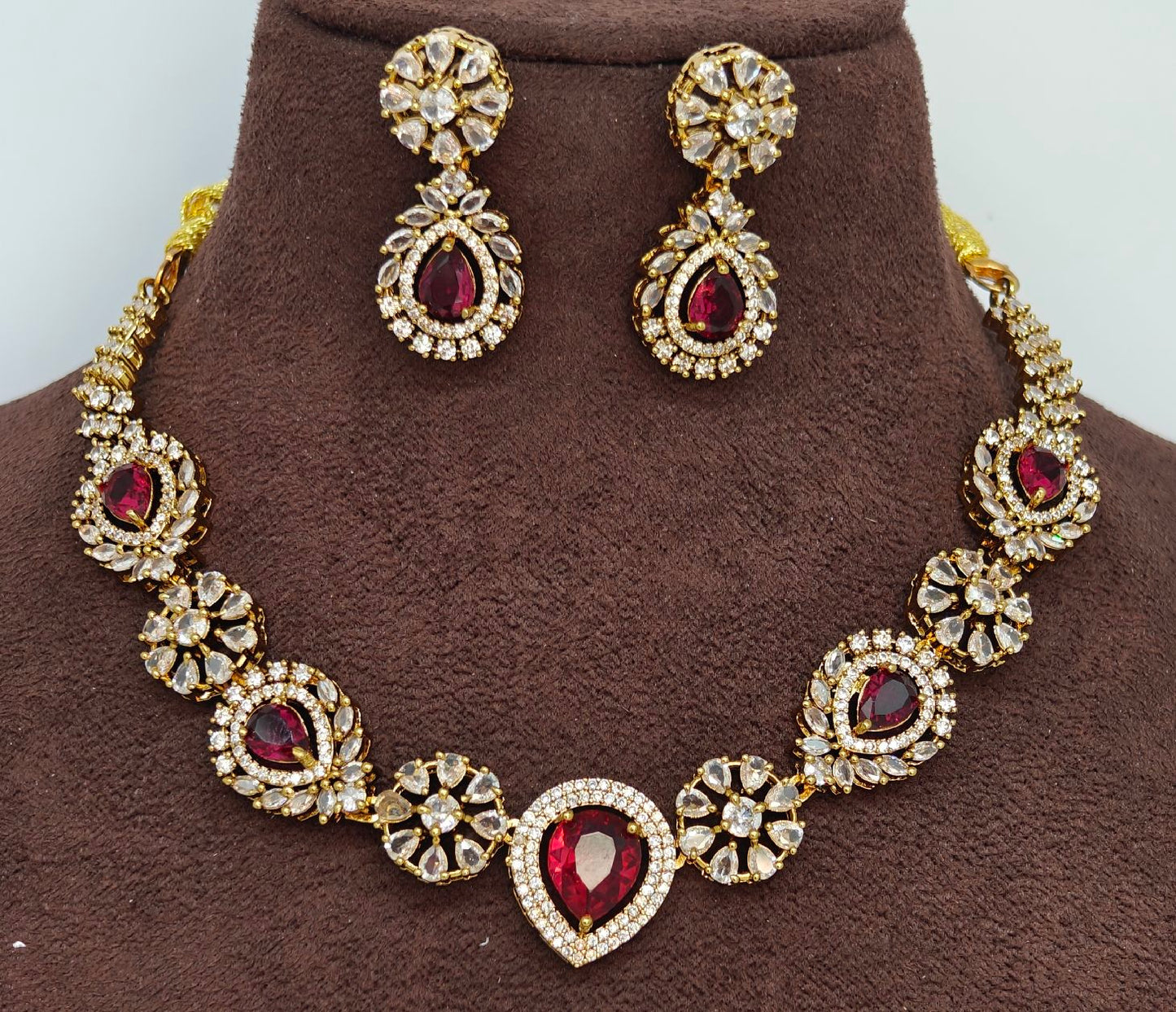 short necklace AD stones design