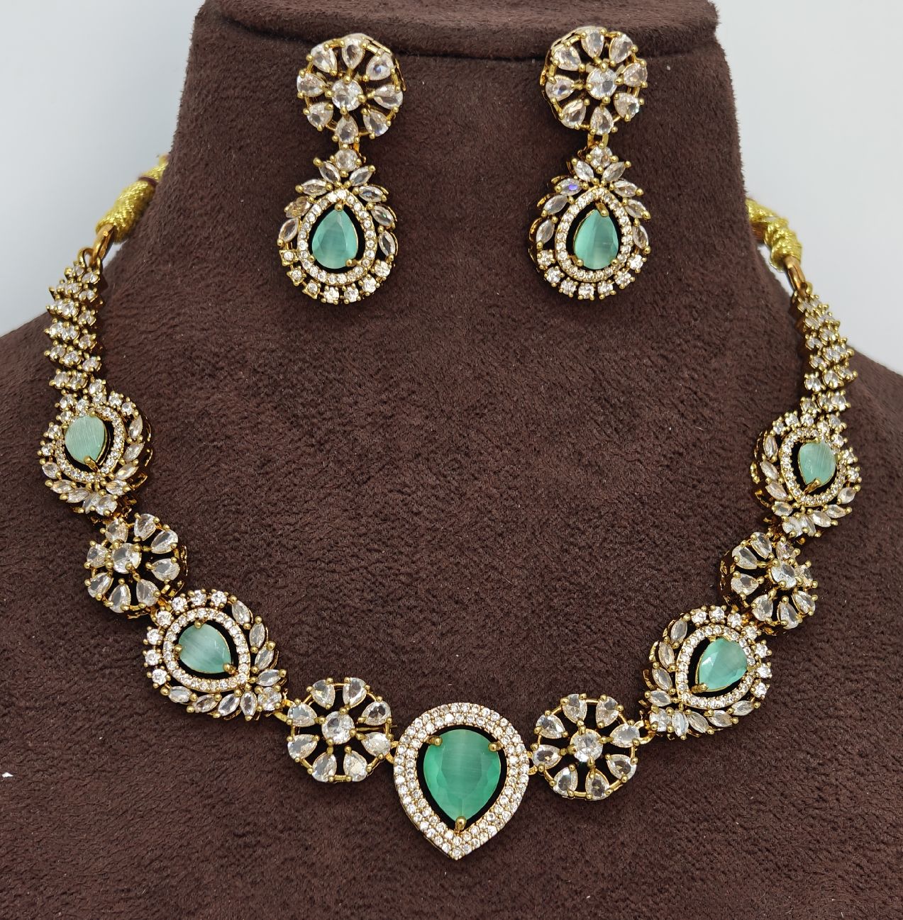 short necklace AD stones design