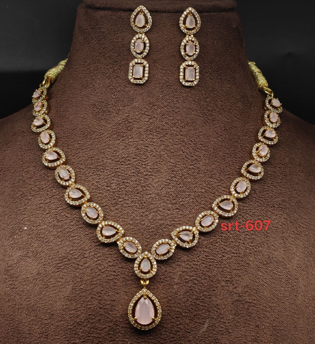 AD stone short Necklace
