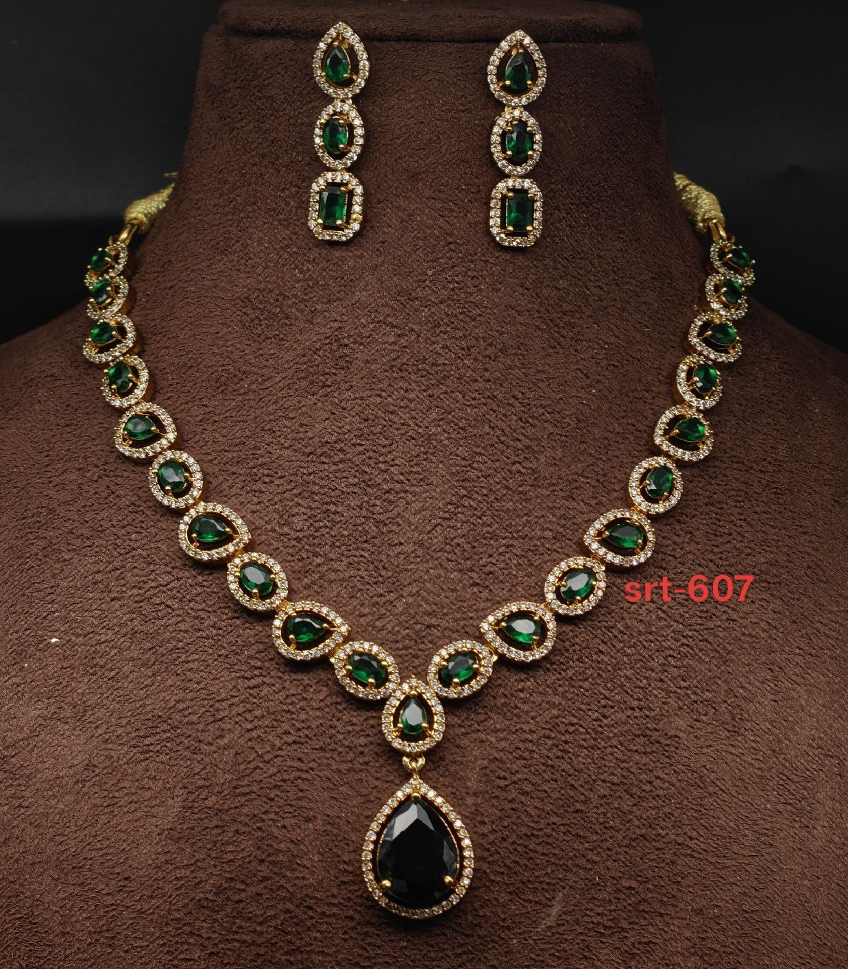 AD stone short Necklace