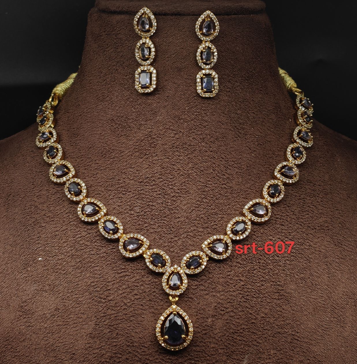 AD stone short Necklace