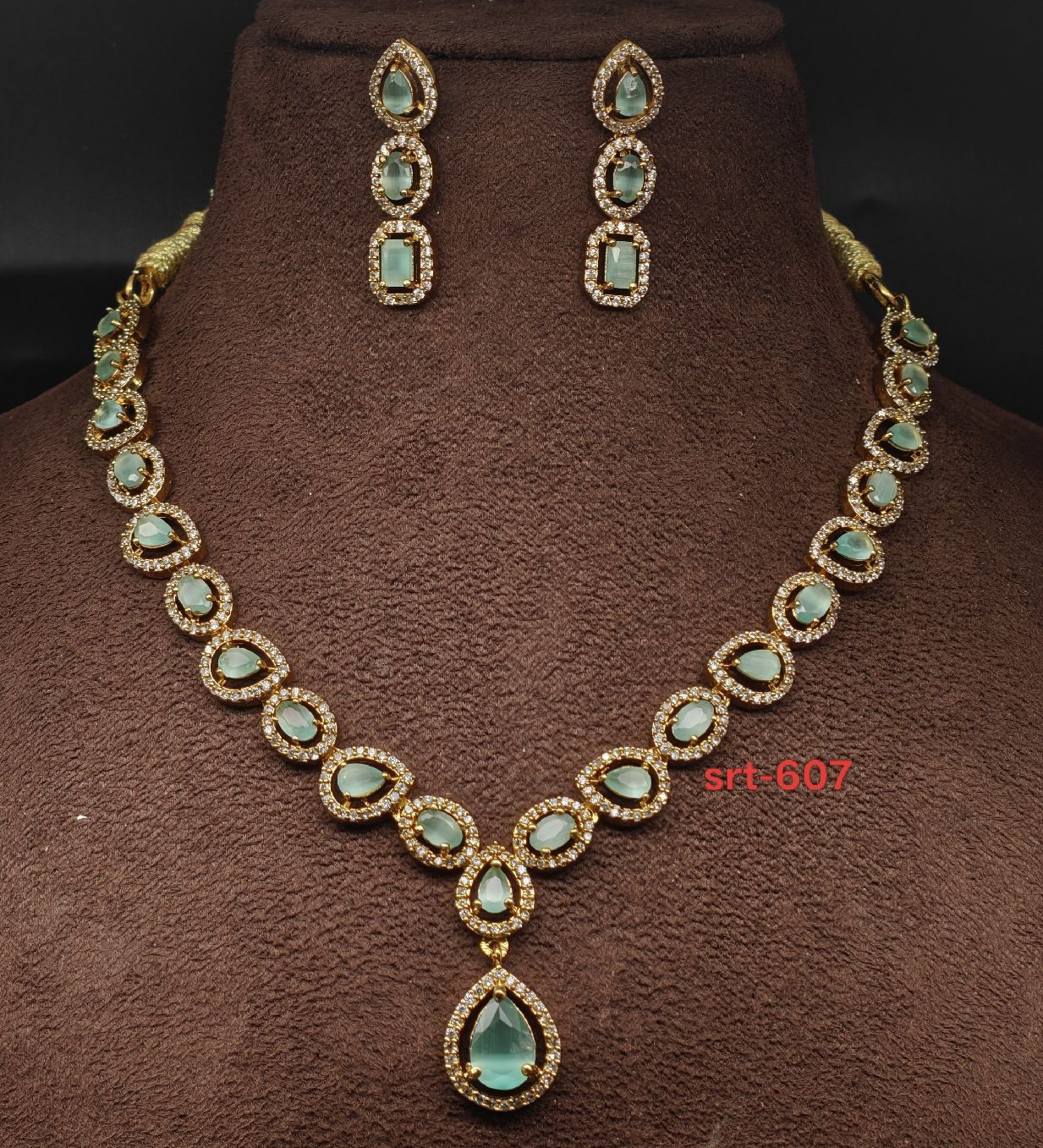 AD stone short Necklace