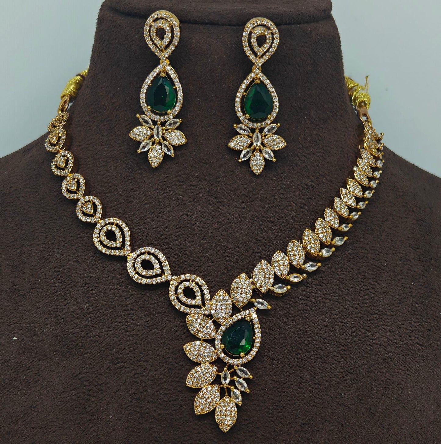 AD stones necklace